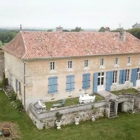 Le Moulin A Vent Bed & Breakfast *